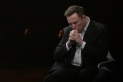 老河口特斯拉股价收涨超3%：特朗普无意沟通，马斯克父亲劝儿子低头